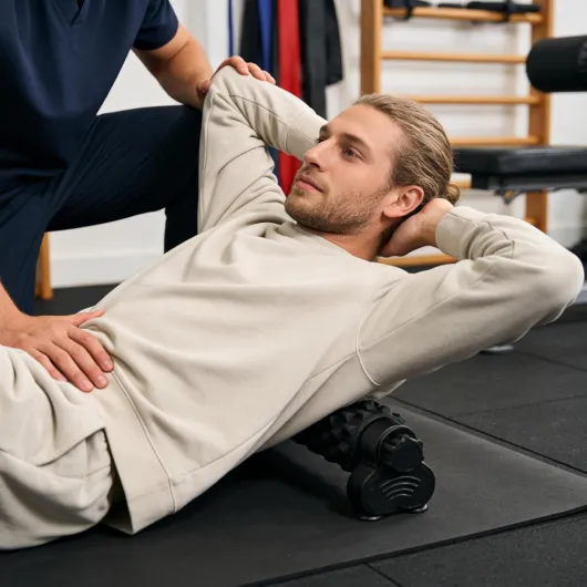 Rouleau de Massage en Mousse d'Exercice - Massage D'Étirement Profond Avec Ventouses - Rouleau de Gym avec Support de Rangement - Pour Gym Studio Yoga Pilates Fitness Entraînement Et Récupération Noir