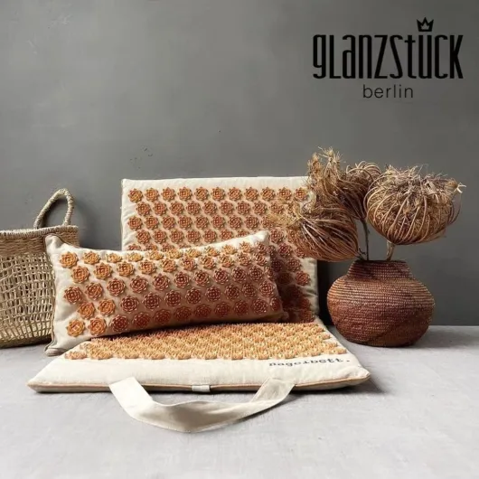 Glanzstück Berlin® Health Collection : tapis d'acupression XL original en lin, aide à soulager les tensions, les maux de dos, tapis de massage avec coussin (fonction chauffante) et sac, durable
